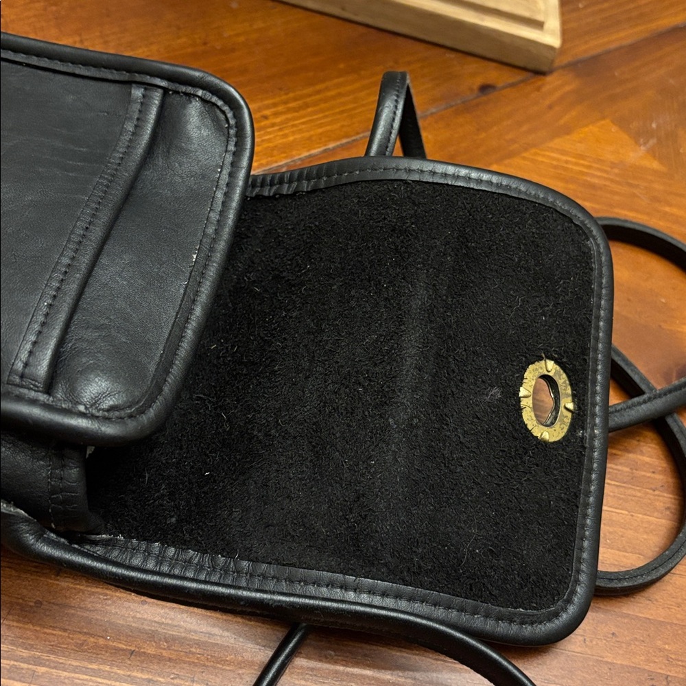 Coach vintage Black Leather Scooter Crossbody Bag 9893 - Picture 6 of 16